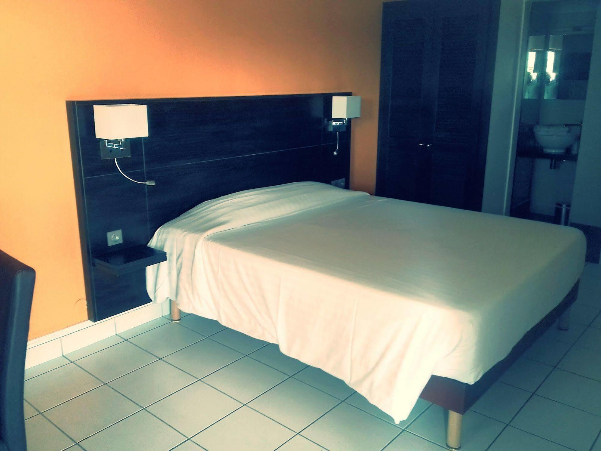 Centr'Hotel Маригот Екстериор снимка