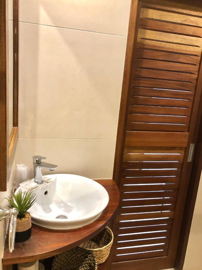 Centr'Hotel Маригот Екстериор снимка